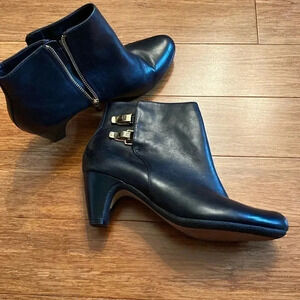 Sam Edelman black leather boots - gold zip and buckle - women’s size 9
